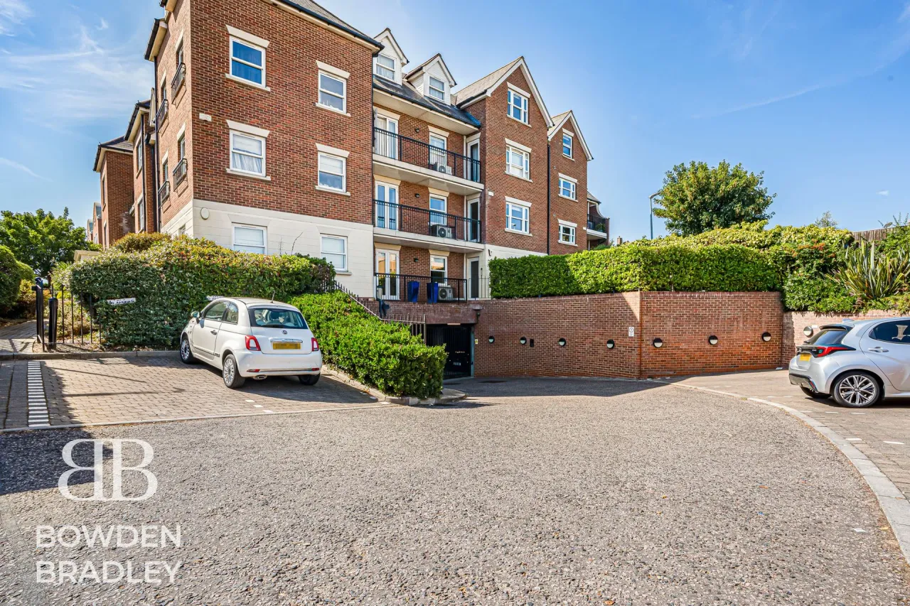 Manor Road, IG7, photo 66