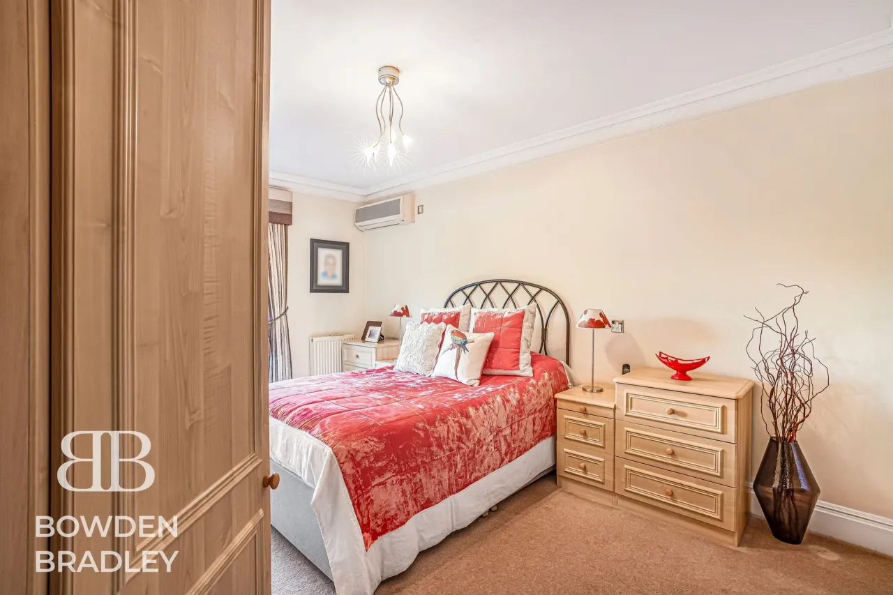 Manor Road, IG7, photo 49