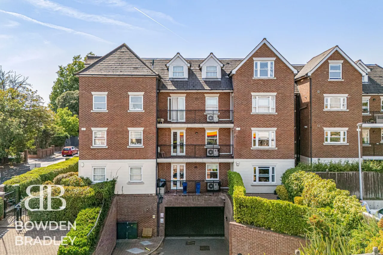 Manor Road, IG7, photo 67
