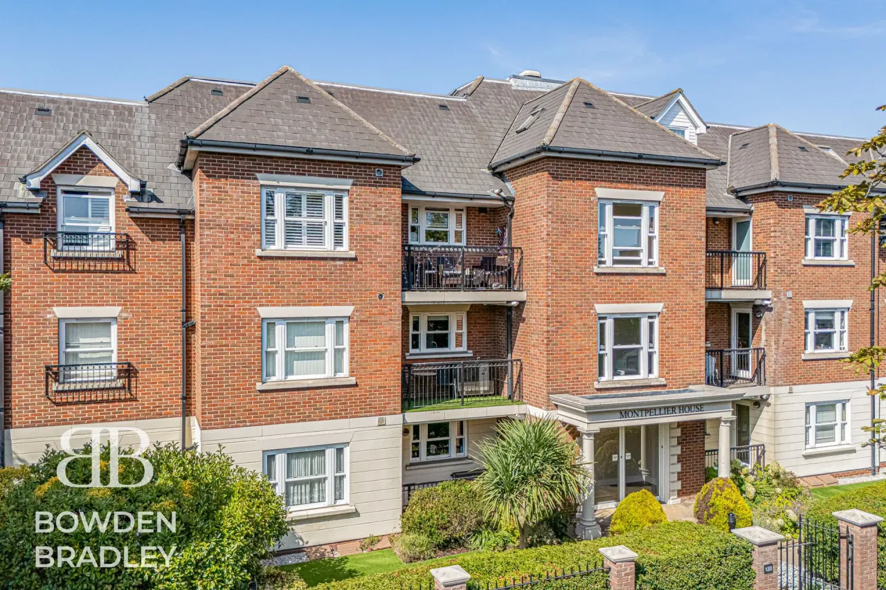 Manor Road, IG7, photo 36