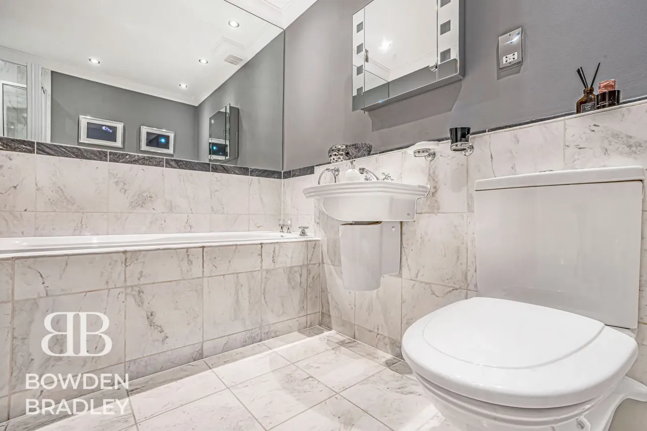 Manor Road, IG7, photo 52