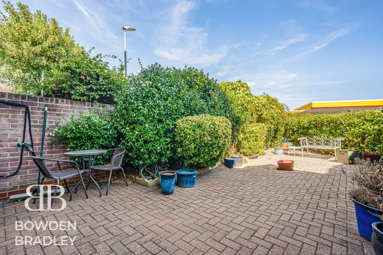 Manor Road, IG7, photo 22