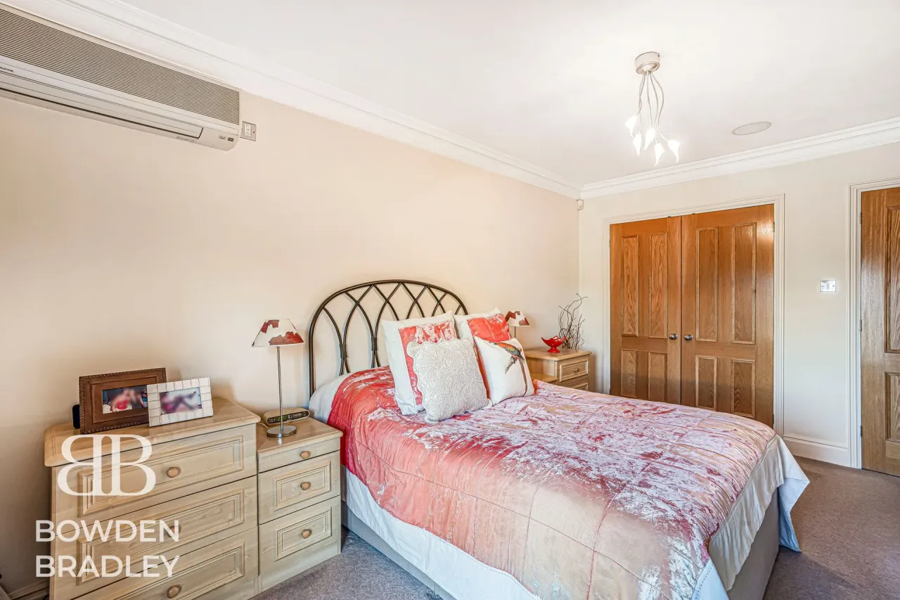 Manor Road, IG7, photo 48
