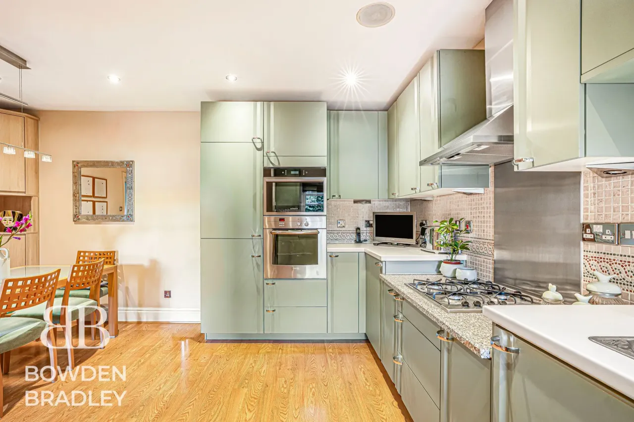 Manor Road, IG7, photo 41