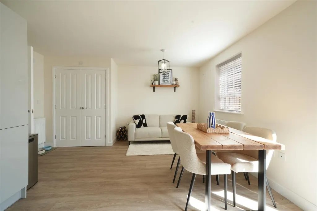 Thurlstone Moor Avenue, Penistone, photo 10