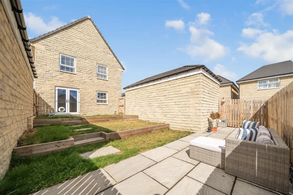 Thurlstone Moor Avenue, Penistone, photo 26
