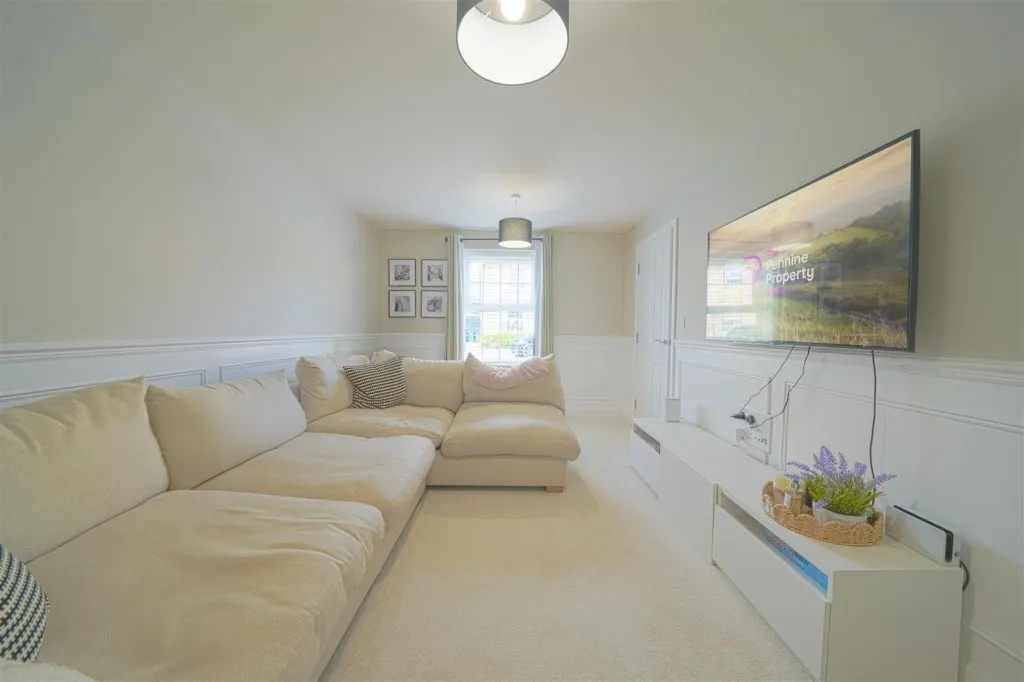 Thurlstone Moor Avenue, Penistone, photo 6
