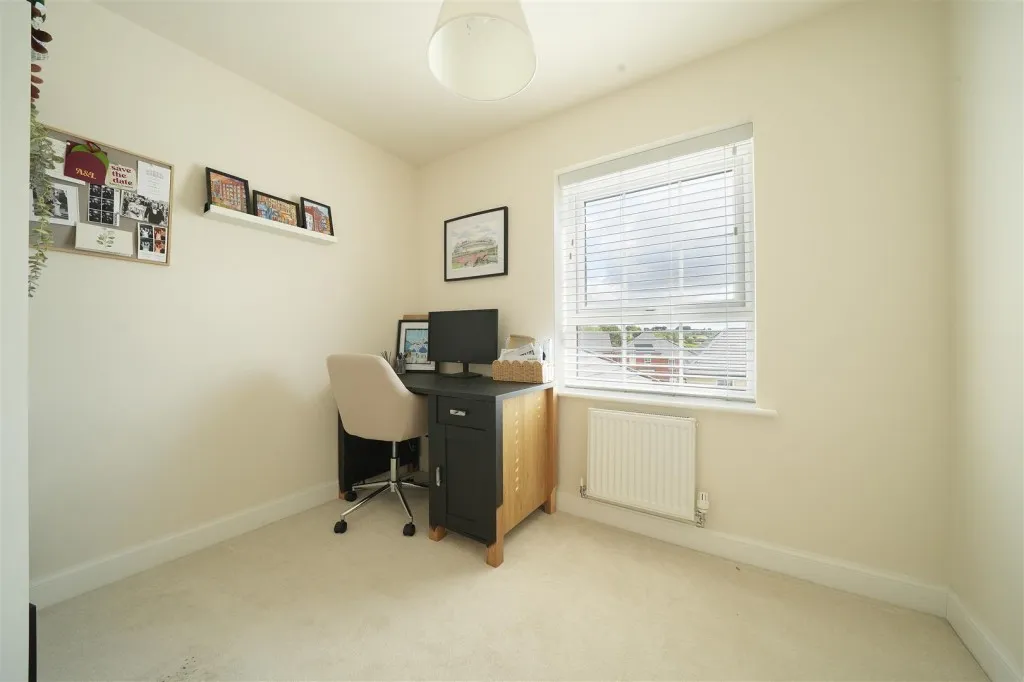 Thurlstone Moor Avenue, Penistone, photo 16
