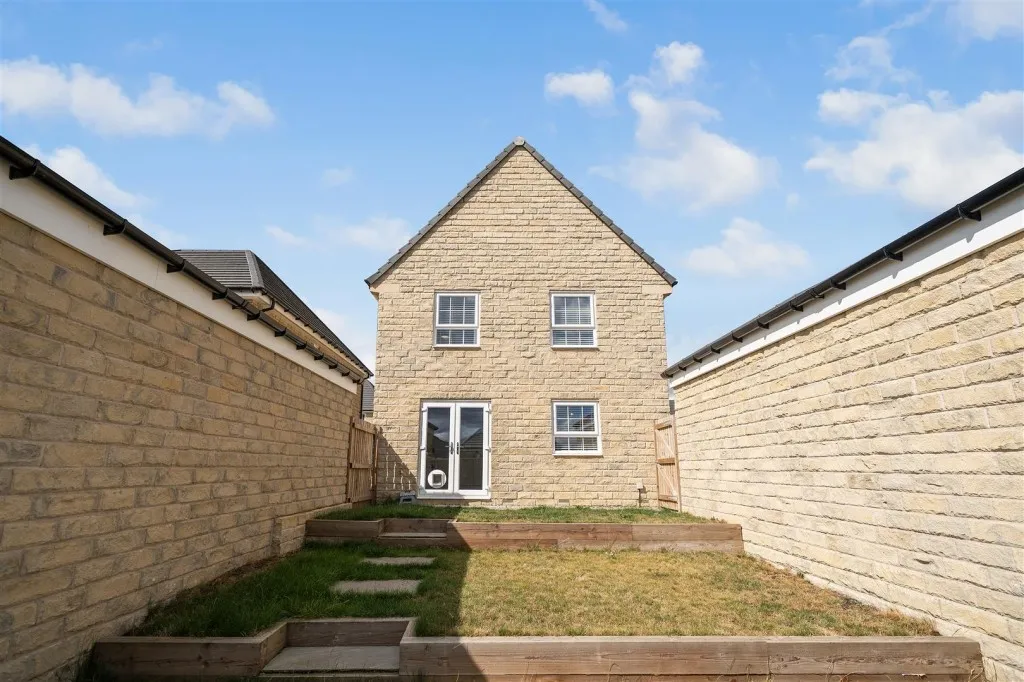 Thurlstone Moor Avenue, Penistone, photo 28