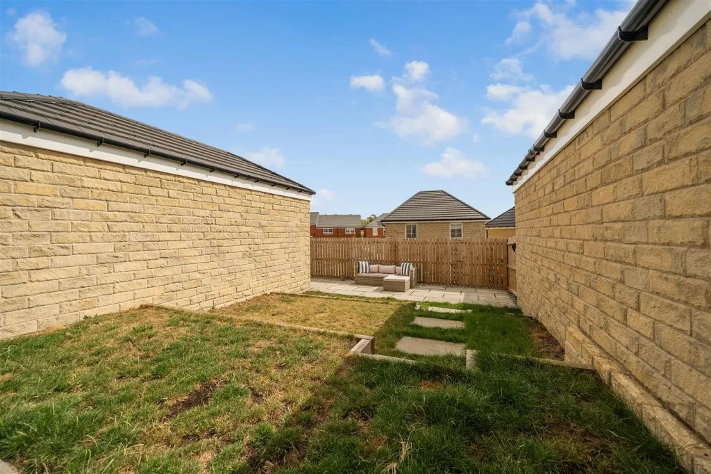 Thurlstone Moor Avenue, Penistone, photo 27