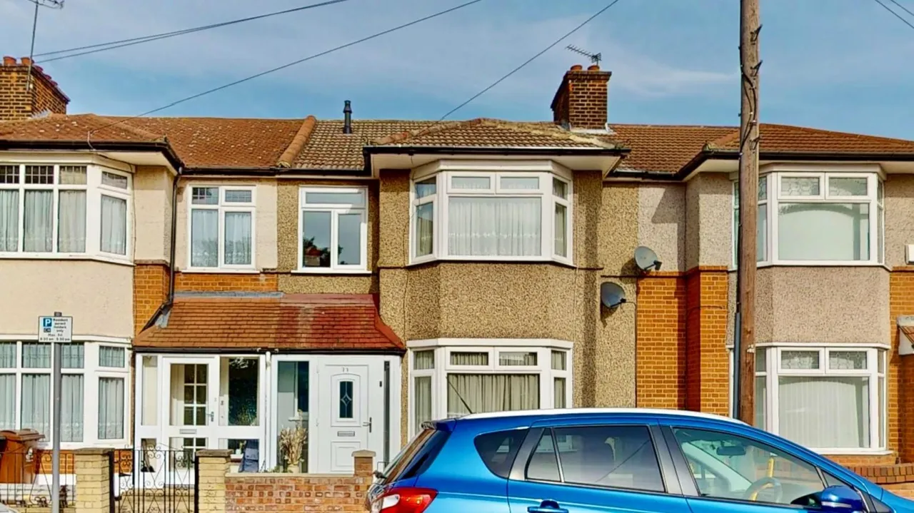 3 bed house for sale — Cecil Road, Chadwell Heath, RM6