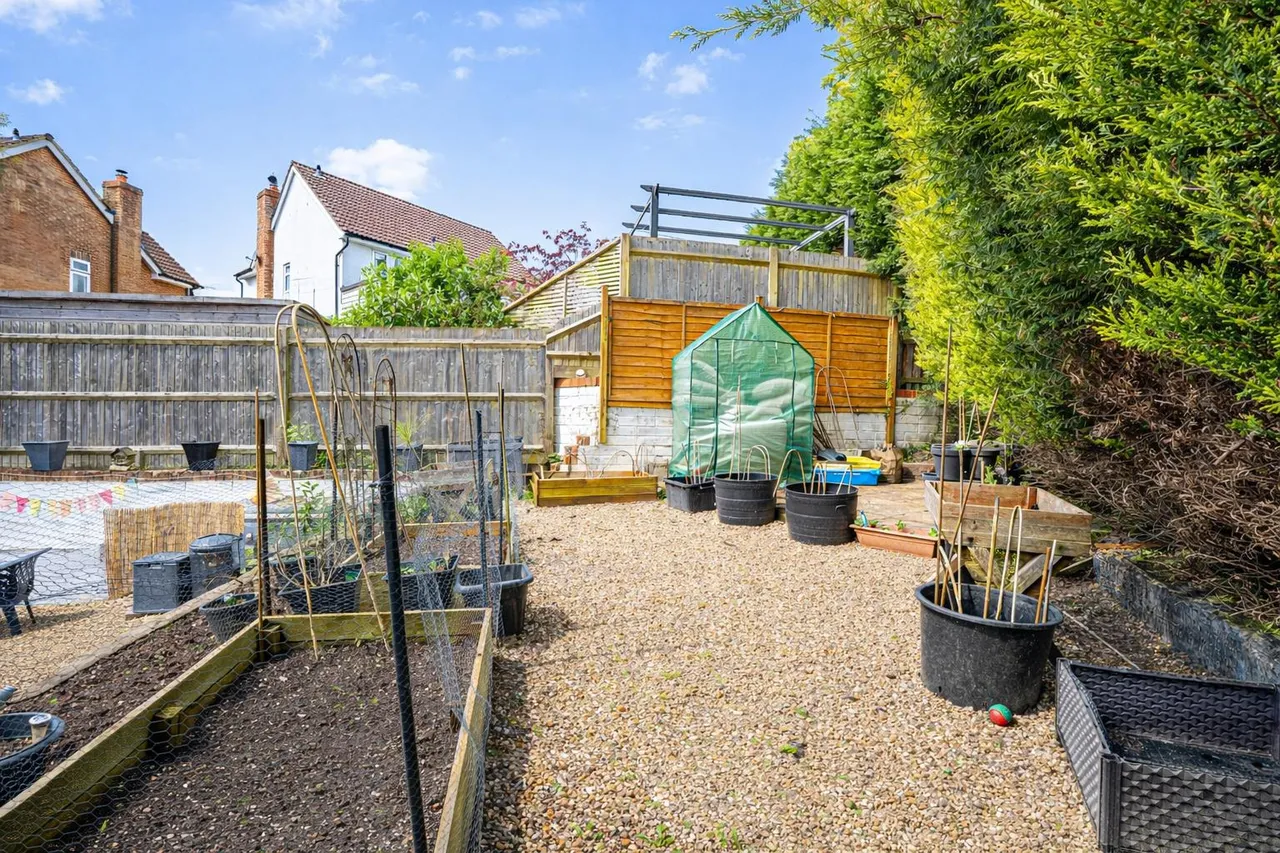 Chalvington Drive, St. Leonards-On-Sea, photo 28