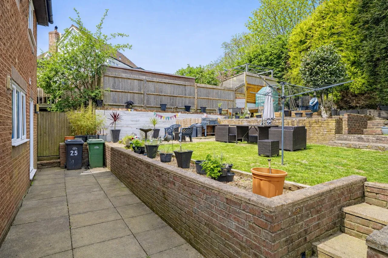 Chalvington Drive, St. Leonards-On-Sea, photo 29