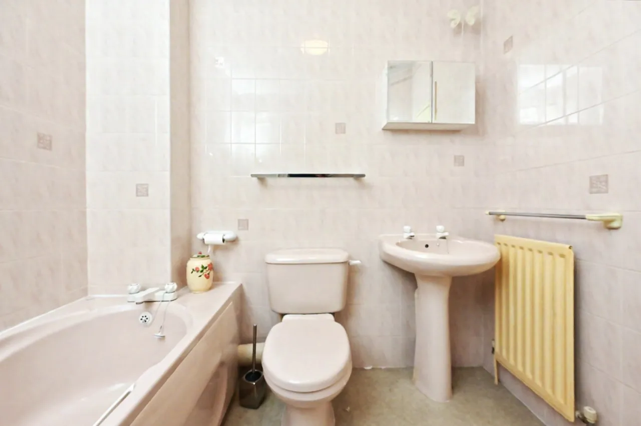 The Bridle Path, Newcastle, ST5, photo 22
