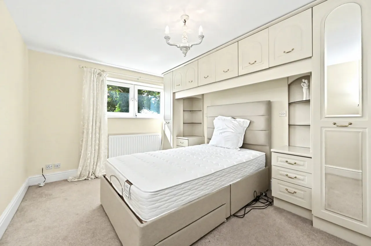 The Bridle Path, Newcastle, ST5, photo 19