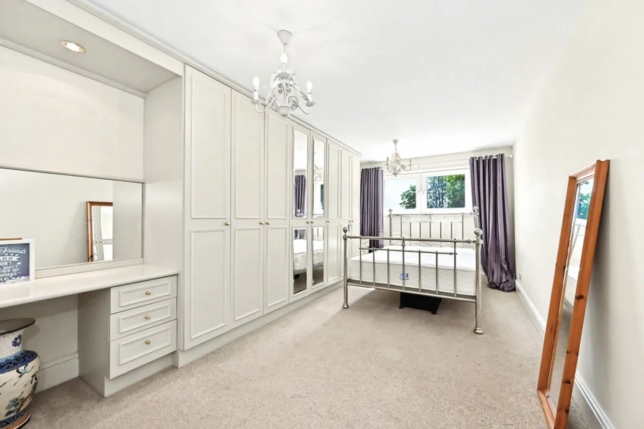 The Bridle Path, Newcastle, ST5, photo 16