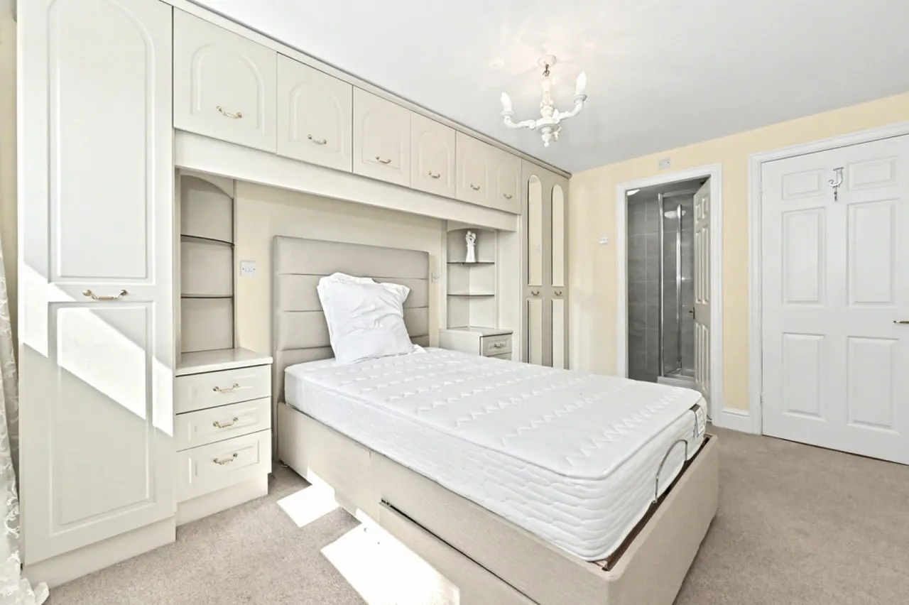 The Bridle Path, Newcastle, ST5, photo 18