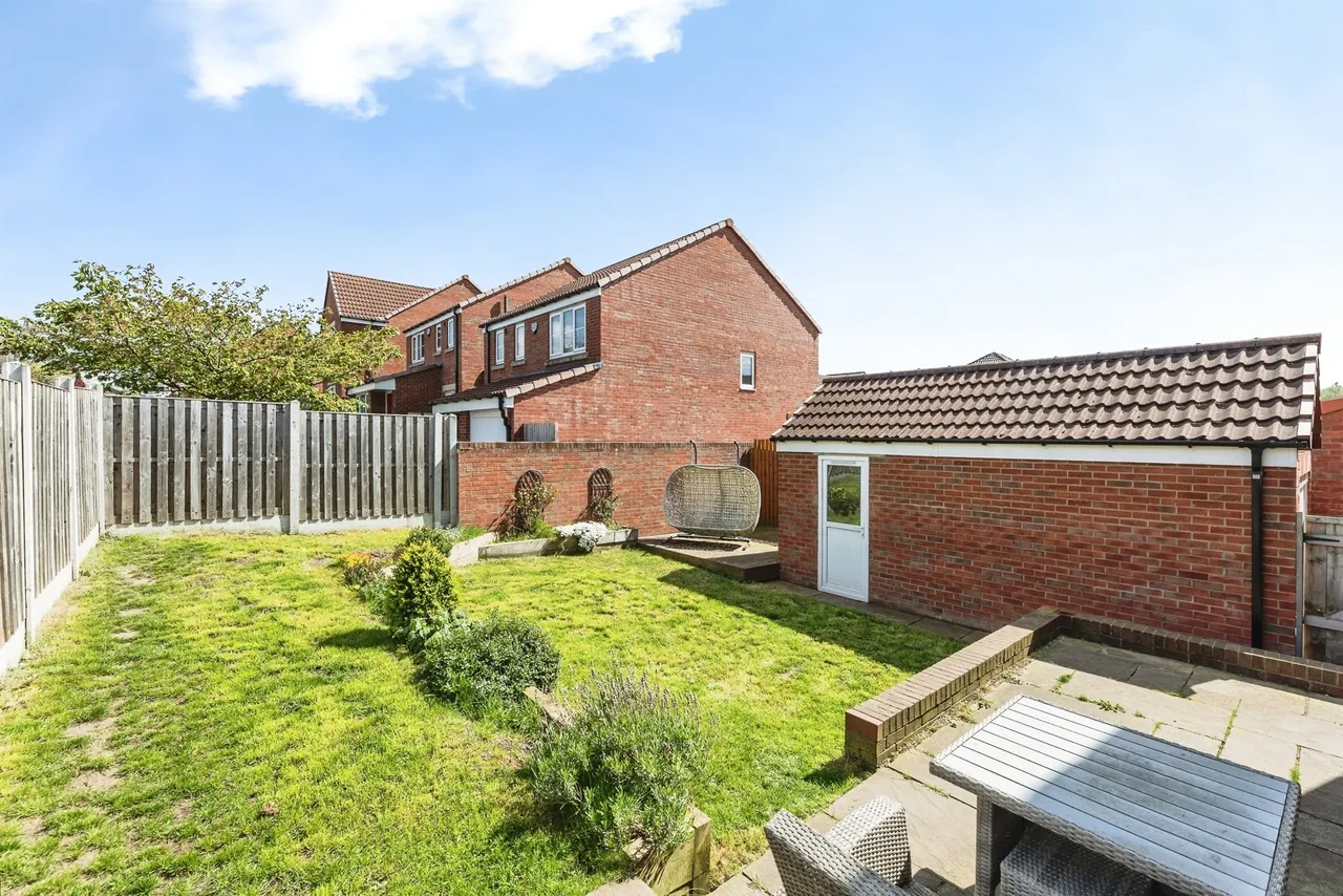 Daisy Hill, Morley, LS27, photo 16