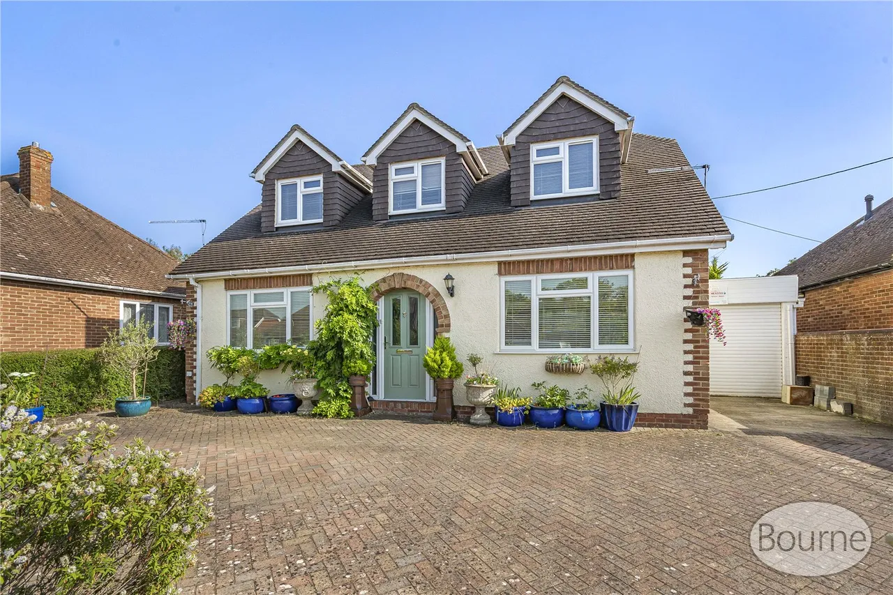 4 bed house for sale, Christmas Pie Avenue, Normandy, GU3