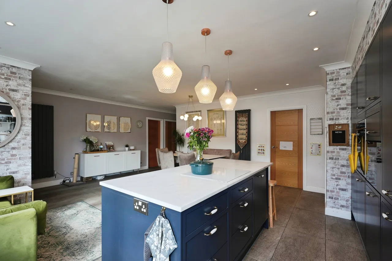 Latham Lane, Cleckheaton, BD19, photo 11