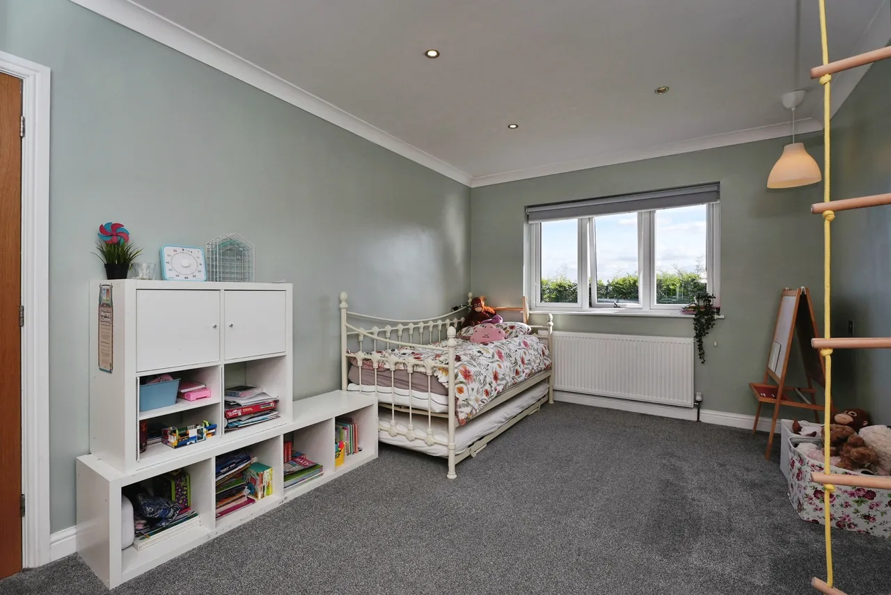 Latham Lane, Cleckheaton, BD19, photo 35