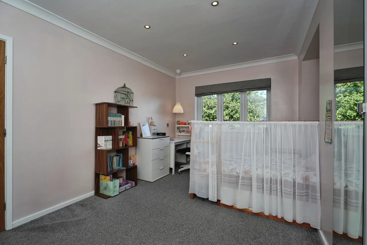 Latham Lane, Cleckheaton, BD19, photo 32