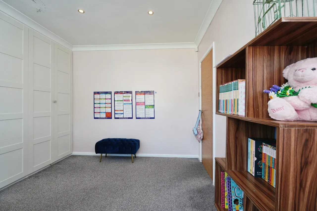 Latham Lane, Cleckheaton, BD19, photo 33