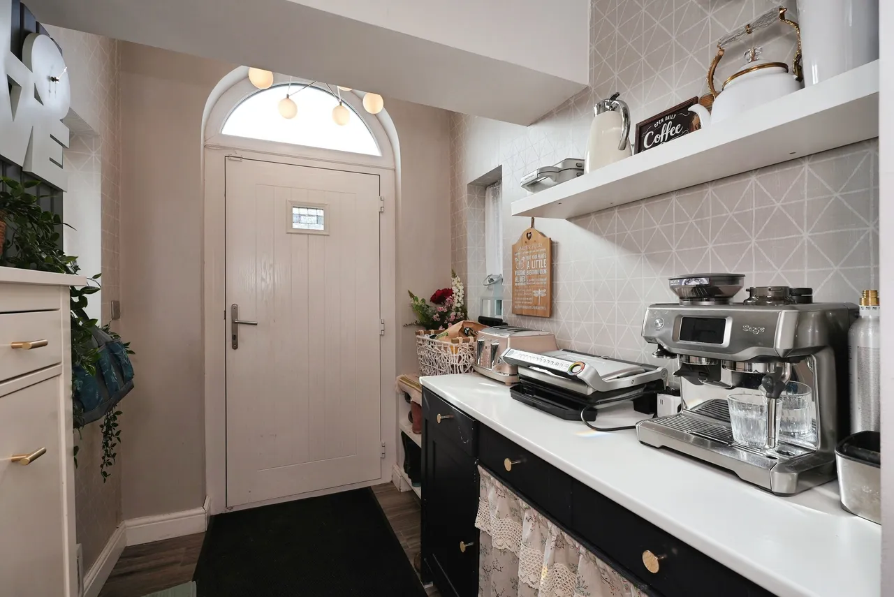 Latham Lane, Cleckheaton, BD19, photo 37