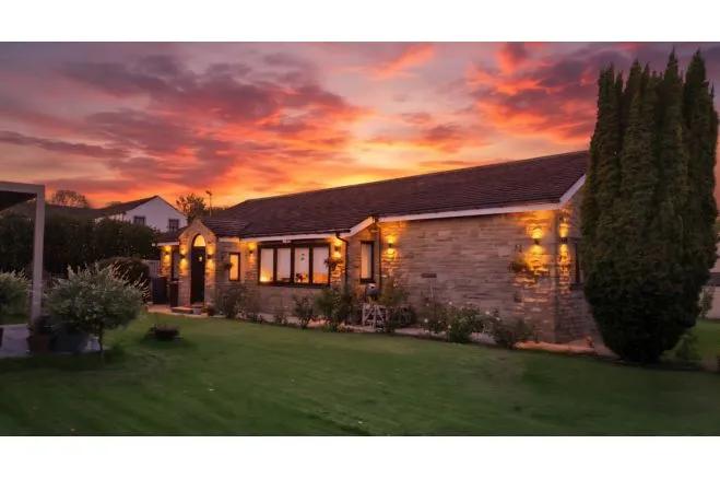 4 bed house for sale, Latham Lane, Cleckheaton, BD19