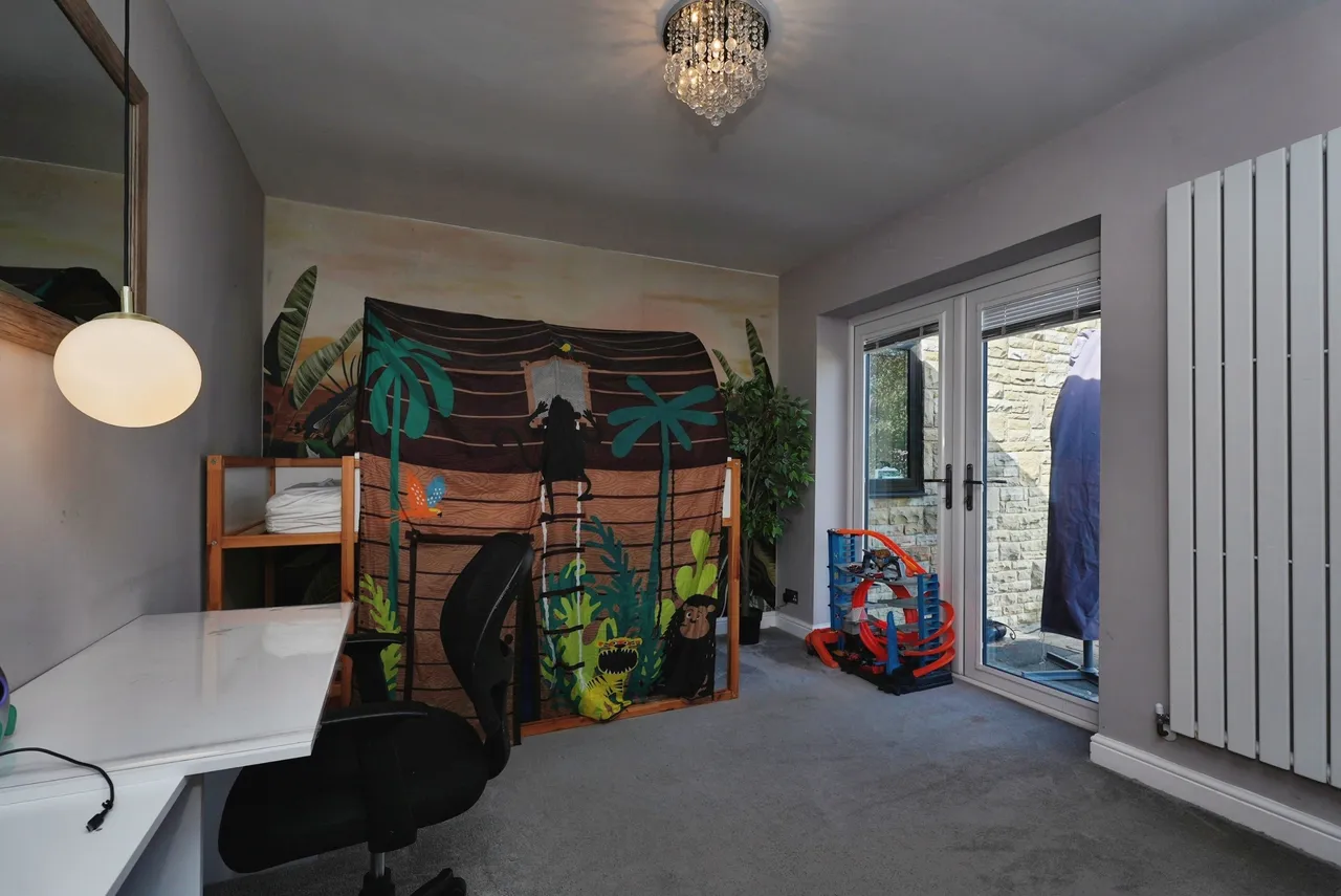 Latham Lane, Cleckheaton, BD19, photo 26