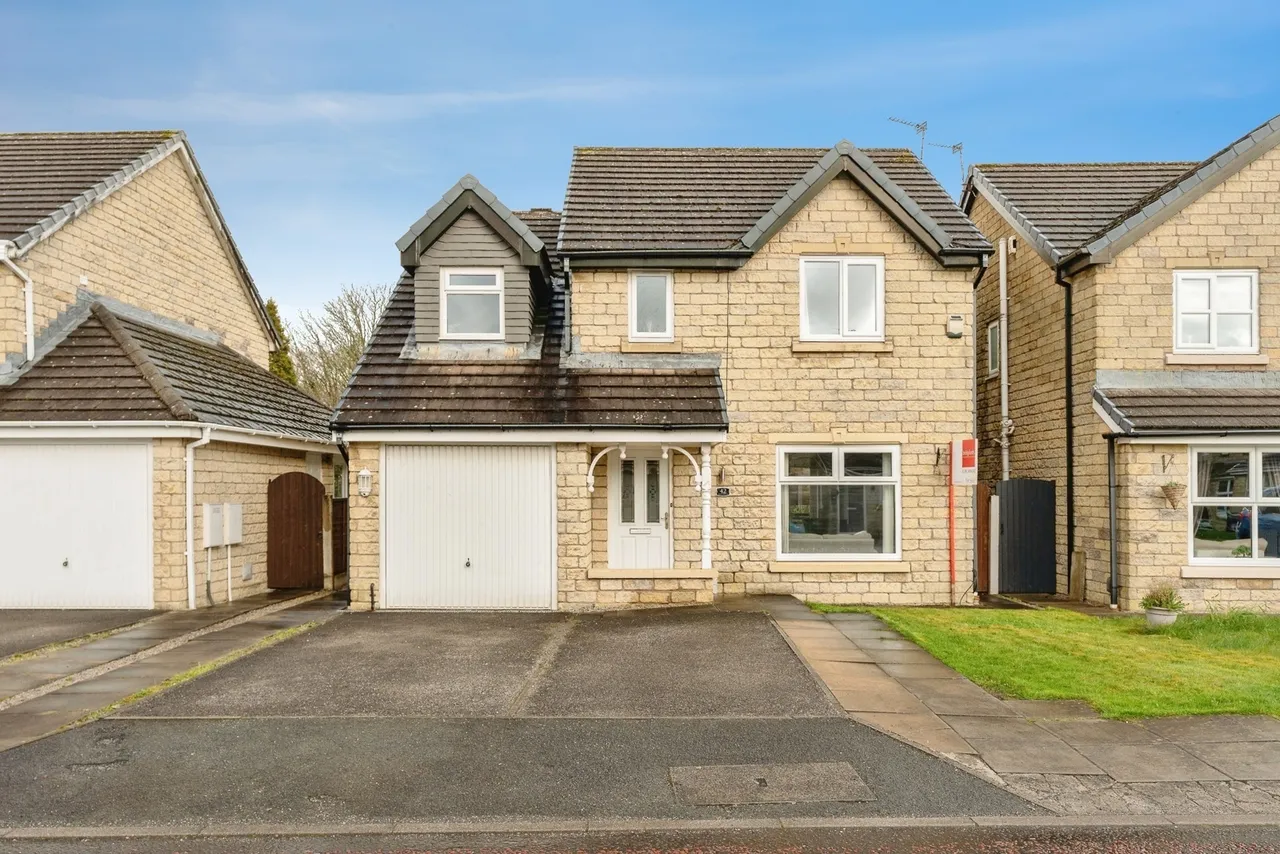 4 bed house for sale — Loxley Gardens, Burnley, Lancashire, BB12