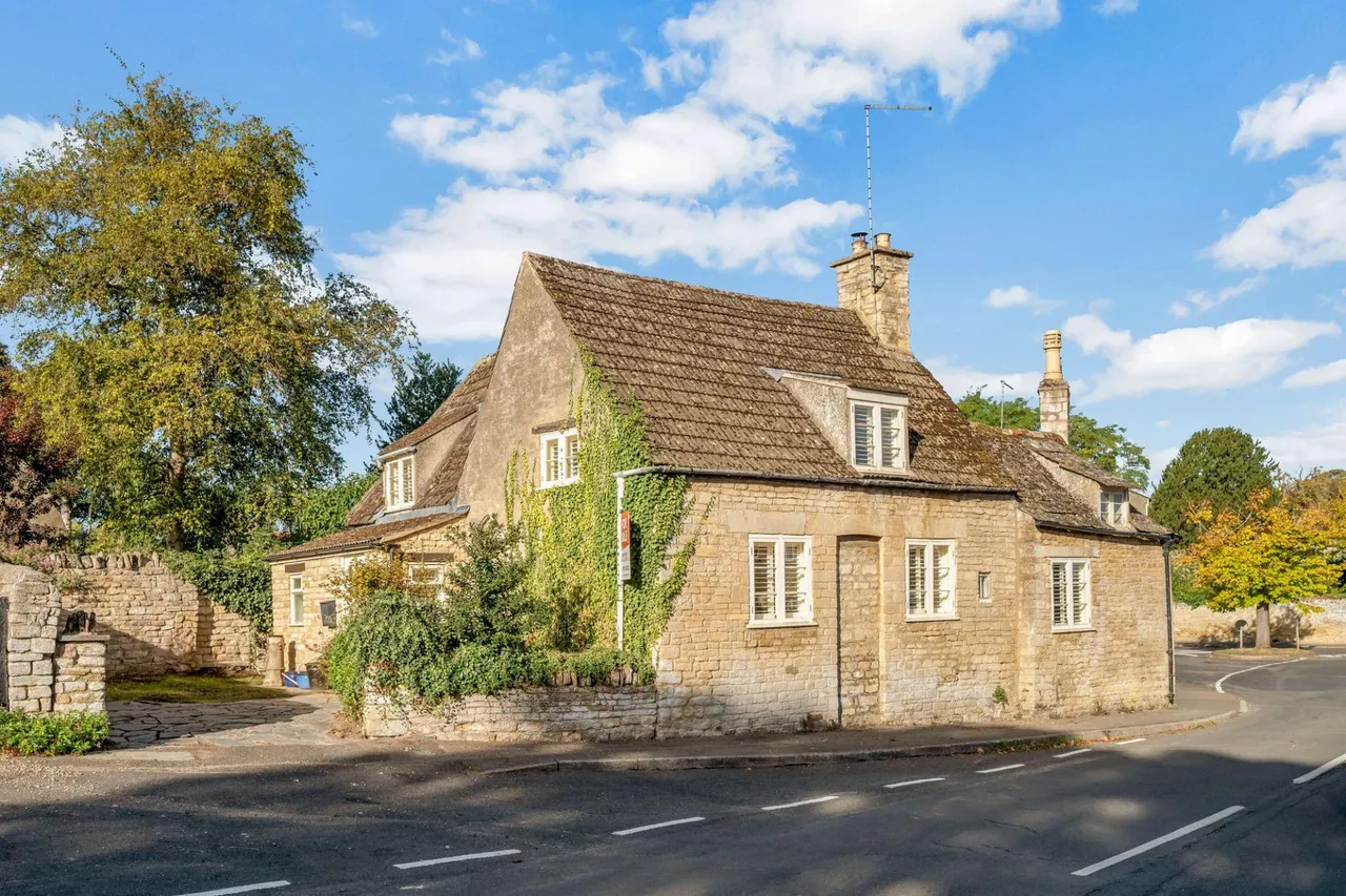 3 bed house for sale, The Square, Barnack, PE9