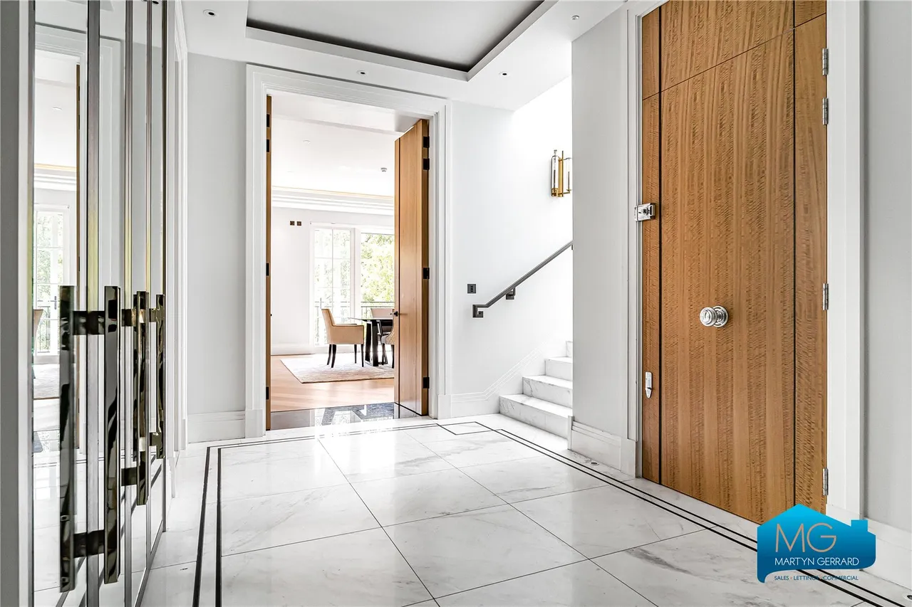 The Bishops Avenue, London, N2, photo 16