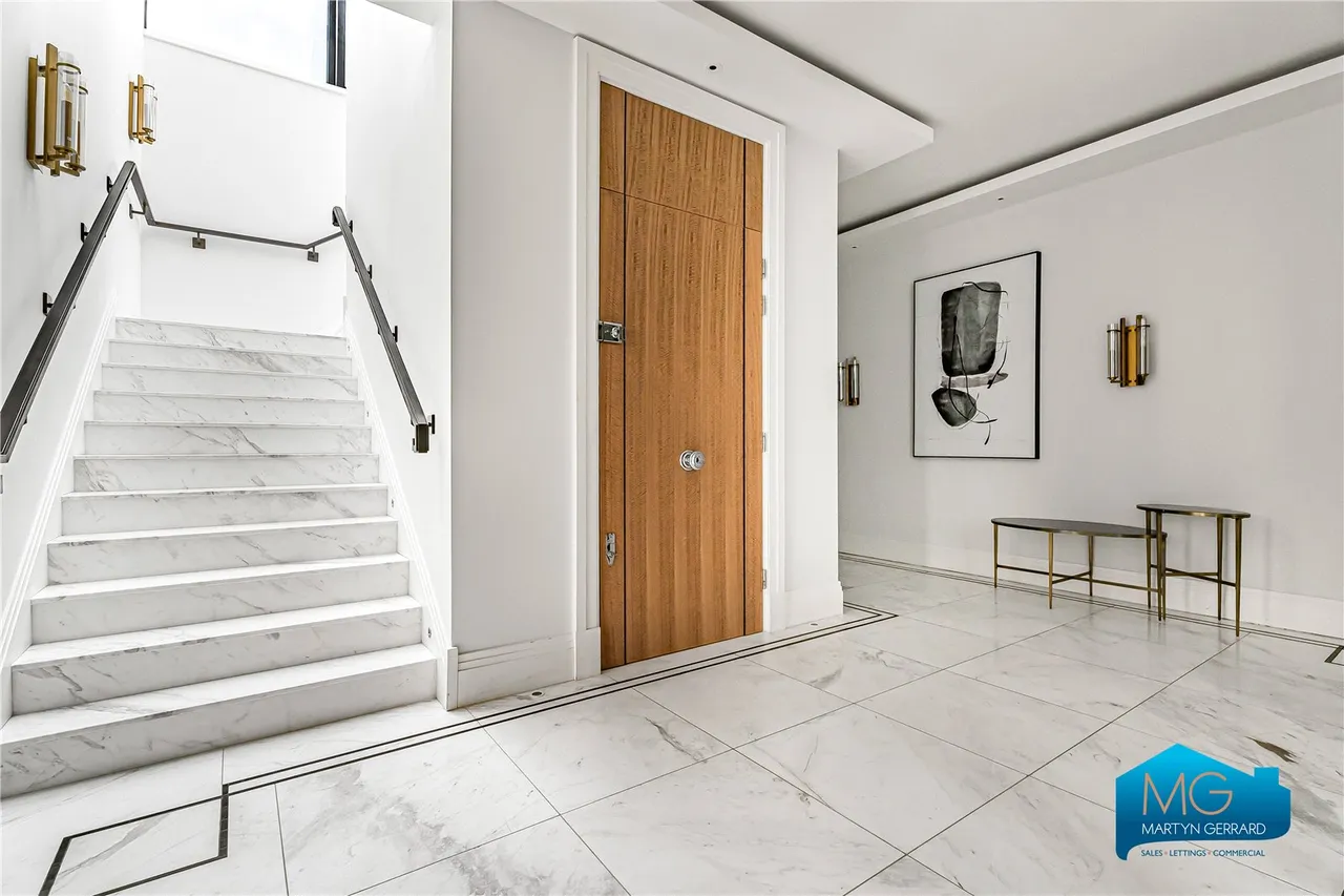The Bishops Avenue, London, N2, photo 15