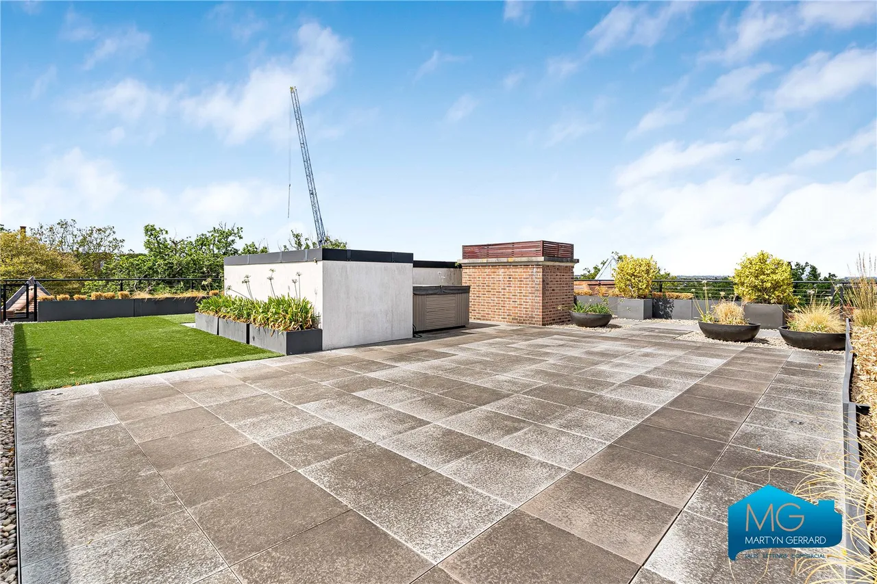 The Bishops Avenue, London, N2, photo 45