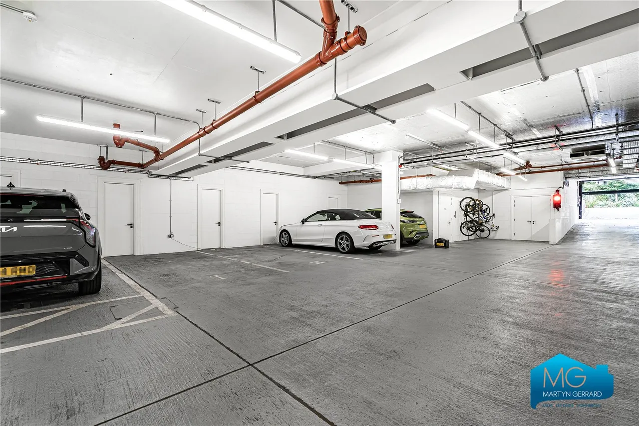 The Bishops Avenue, London, N2, photo 48