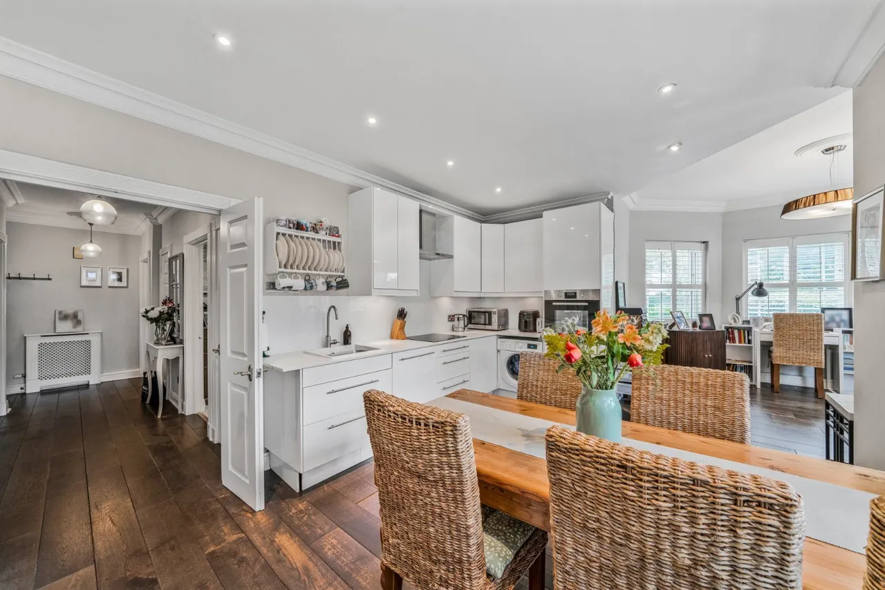3 bed flat for sale, Trinity Church Road, Barnes, SW13