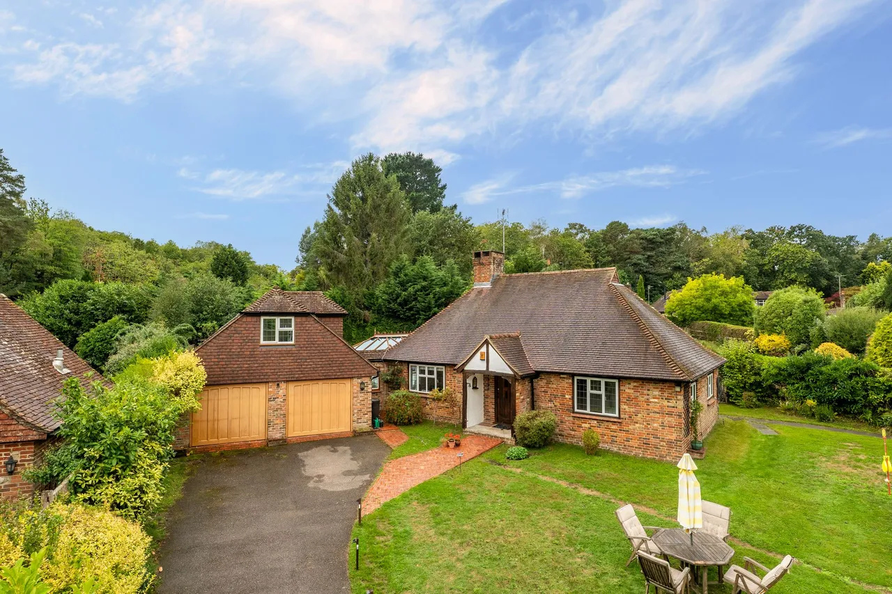 2 bed property for sale, Tudor Village, Storrington, RH20