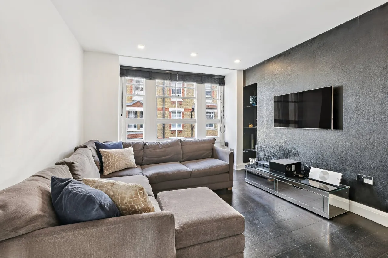 2 bed flat for sale, Walton Street, Chelsea, SW3