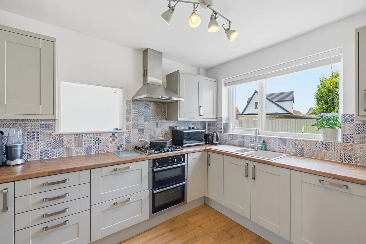 Eastland Close, West Cross, SA3, photo 6