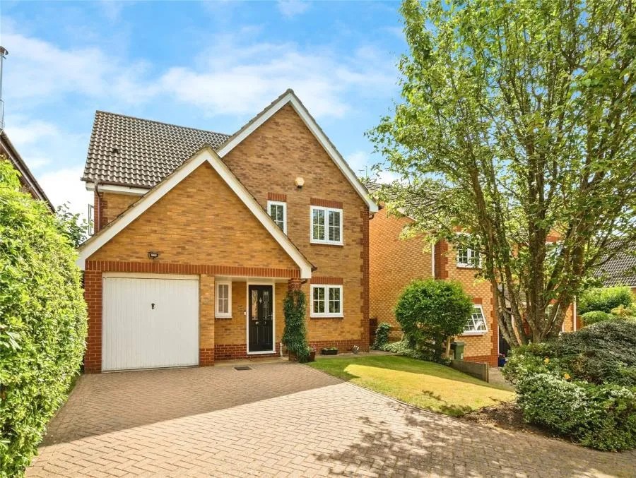 4 bed house for sale, Creslow Way, Stone, HP17