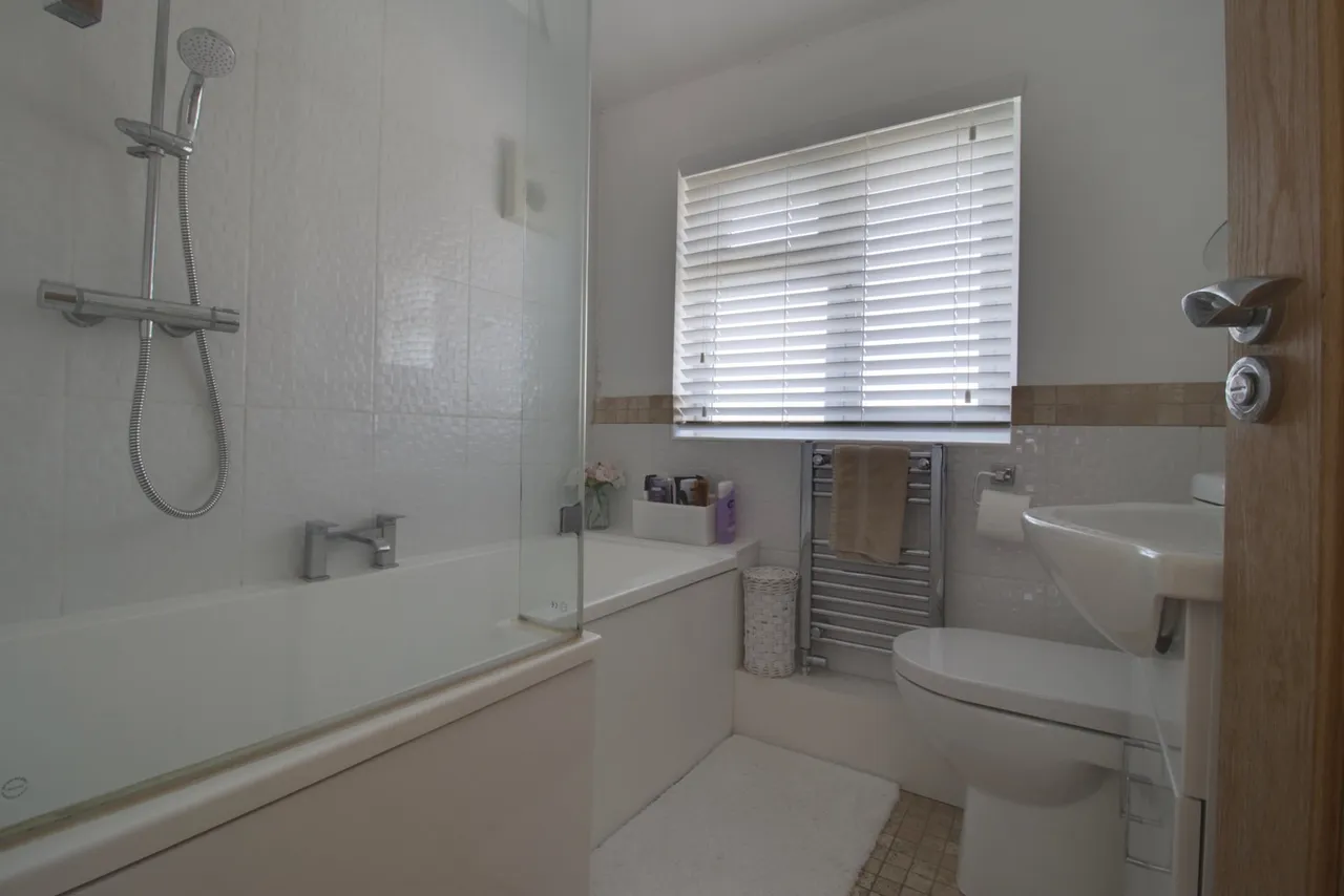 Lancaster Drive, Hornchurch, RM12, photo 16