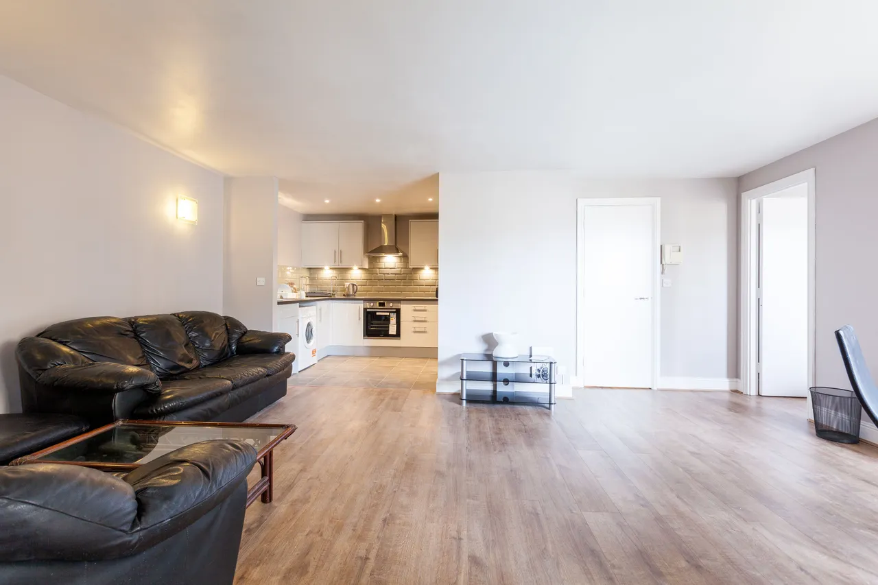 Flat 308 Dryden Building, 37-39 Commercial Road, London, photo 3