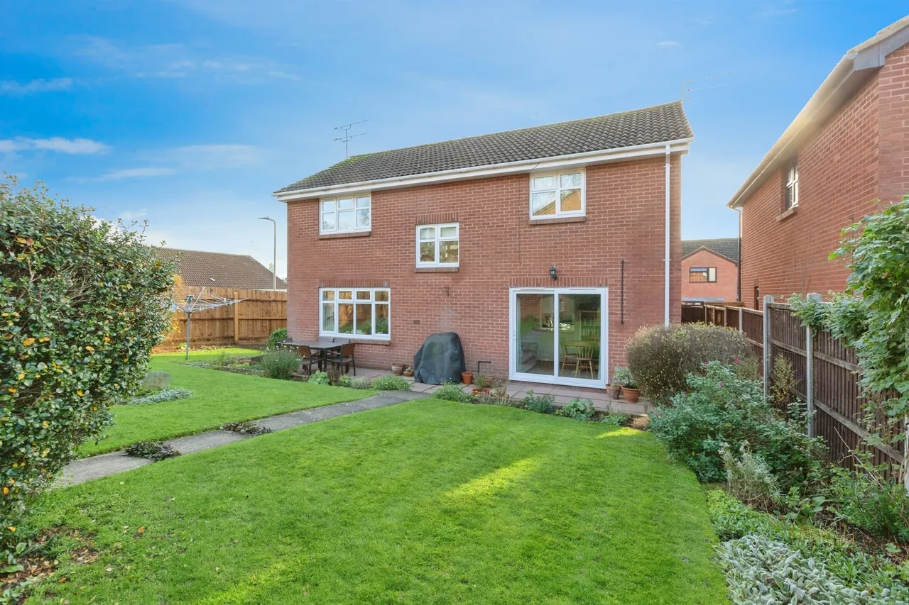 3 bed house for sale, Hewes Close, Glen Parva, LE2