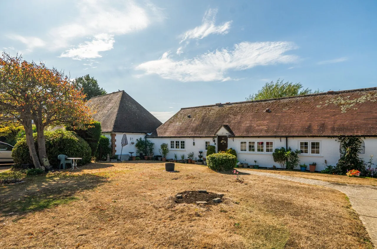 Off Manor Farm Court, Selsey, PO20, photo 11
