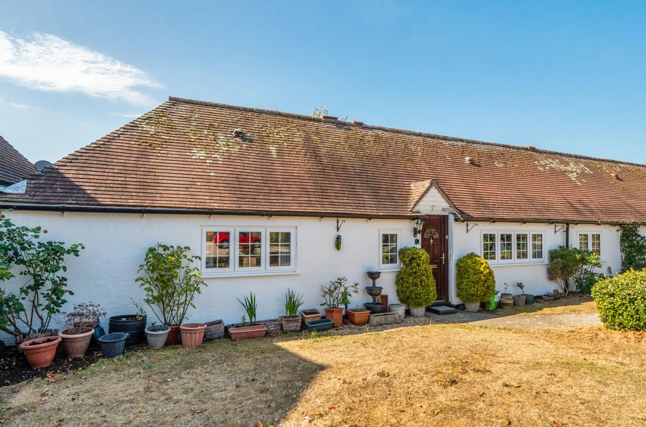 1 bed property for sale, Off Manor Farm Court, Selsey, PO20