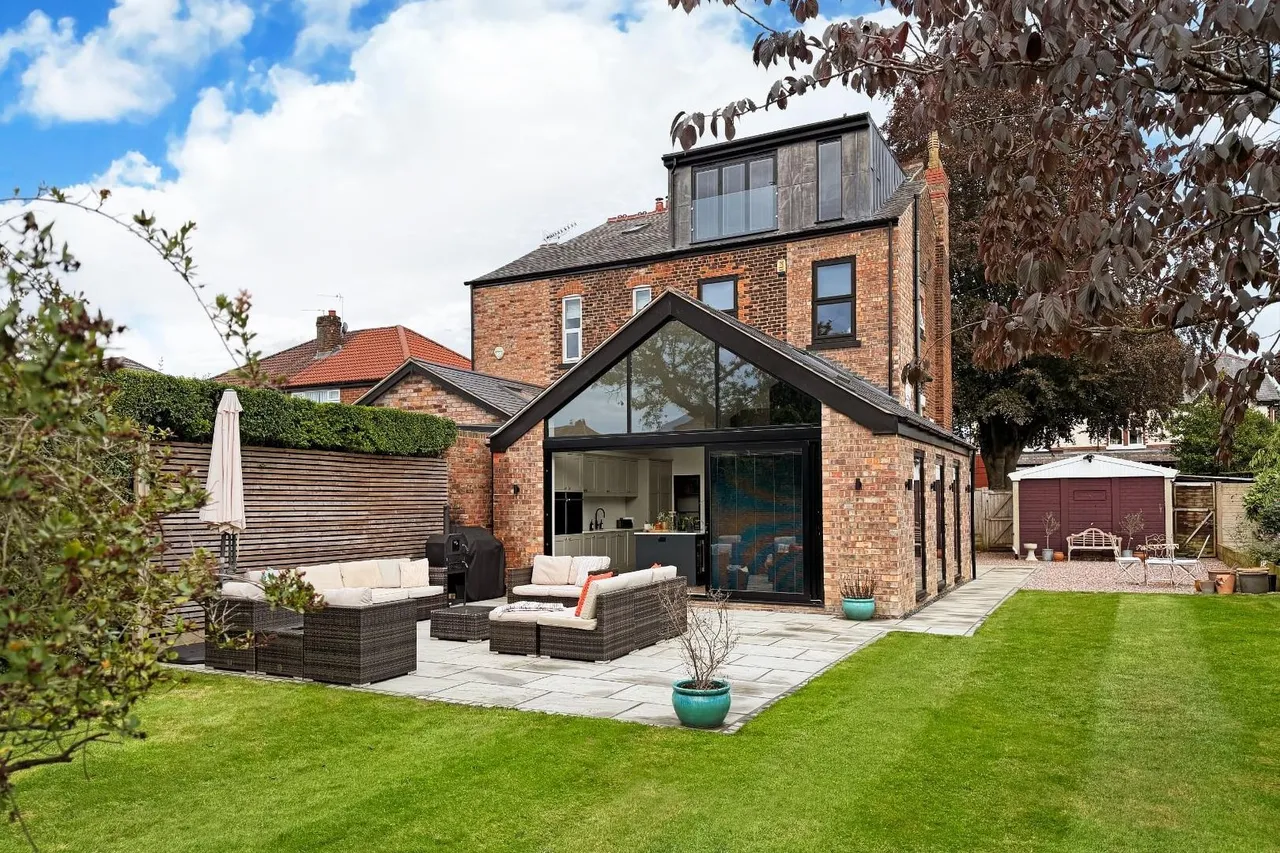 Heyes Lane, Timperley, Cheshire WA15 6DZ, photo 2