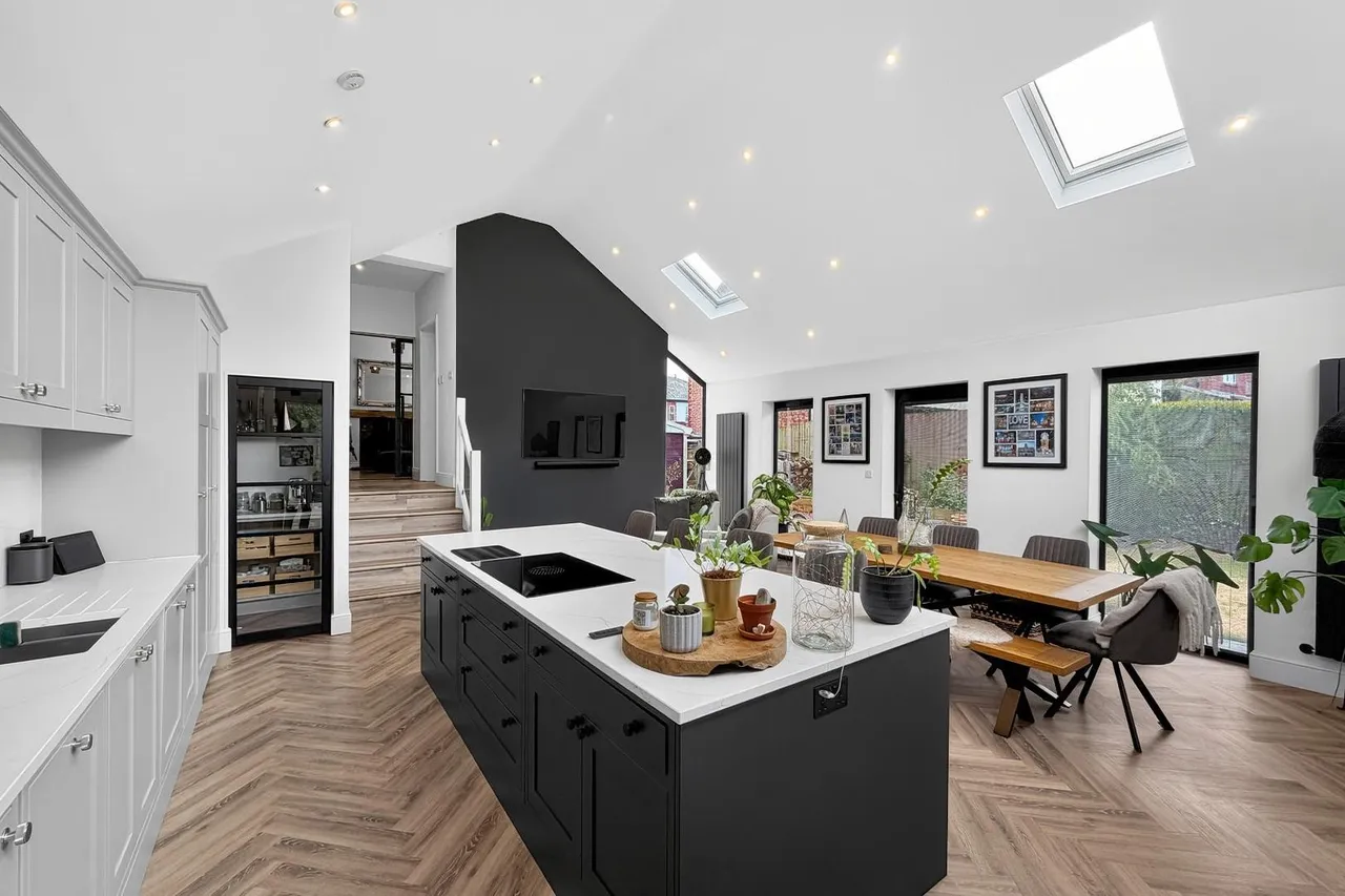 Heyes Lane, Timperley, Cheshire WA15 6DZ, photo 4