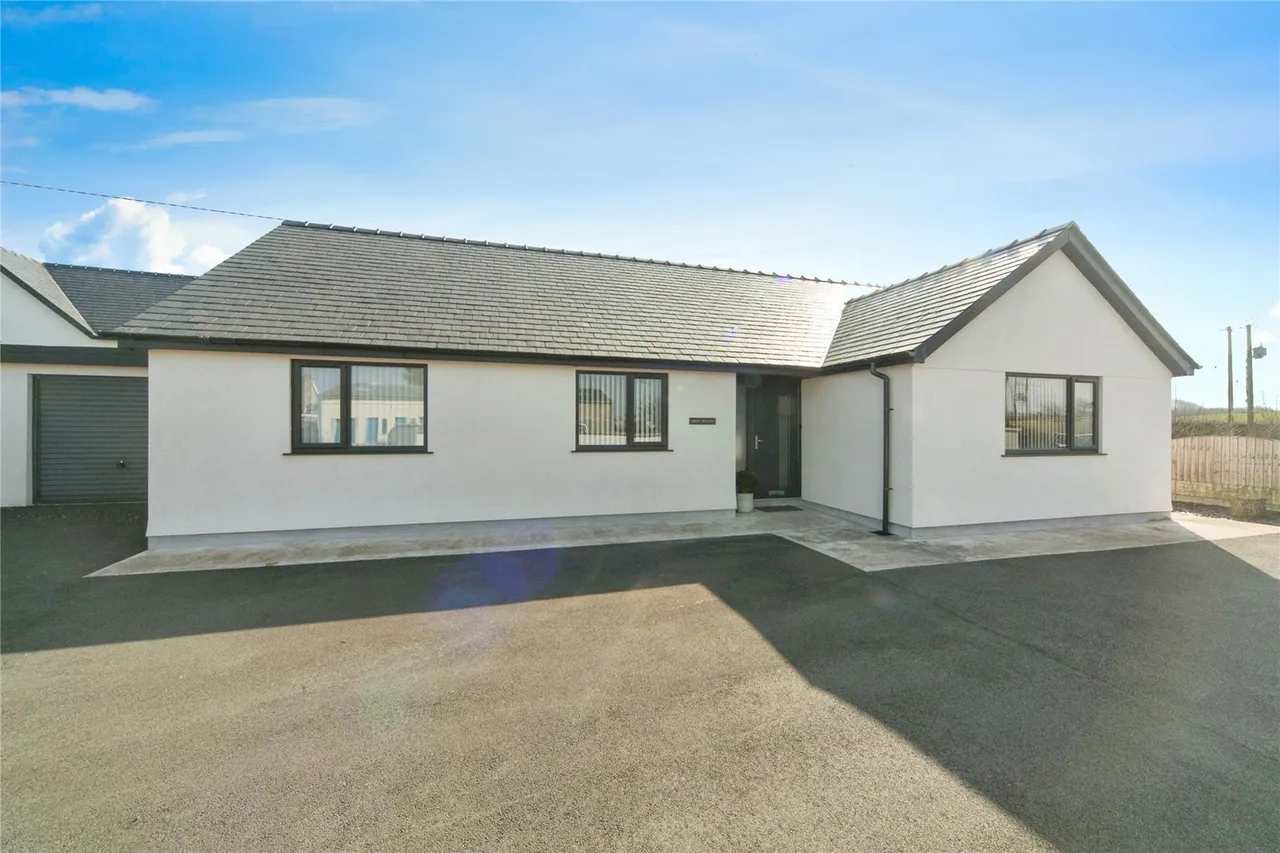 3 bed house for sale, Pontllyfni, Caernarfon, LL54