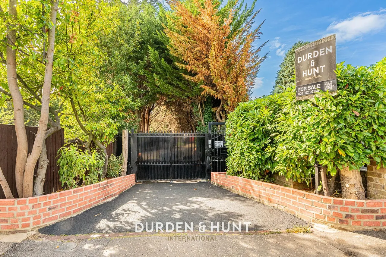 Baldwins Hill, Loughton, IG10, photo 39